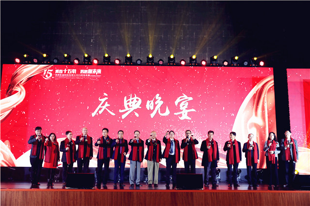 領(lǐng)導祝酒_副本.jpg